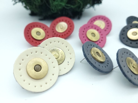 Kunstleder Metall Knopf Ohrstecker